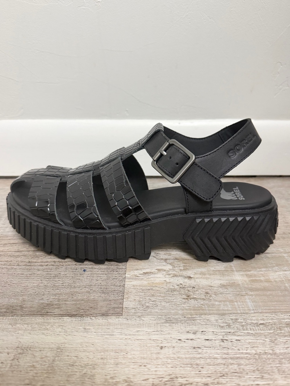 Sorel ONA Streetworks Fisherman Mid Sandals in Black, size 9 NEW w/o box